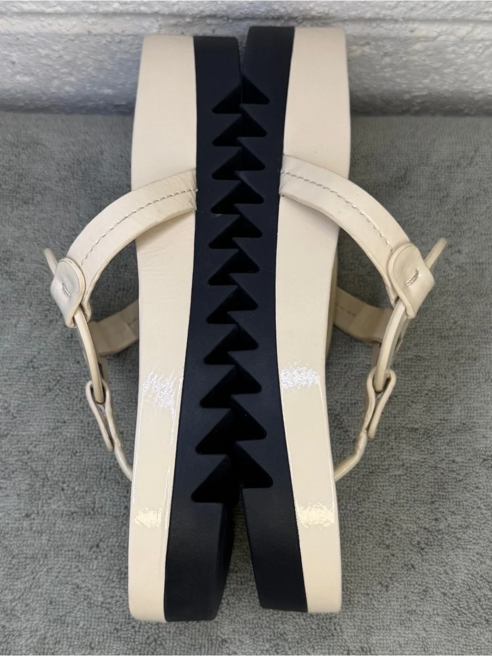 Tory Burch Miller Cloud Lug Sole Sandals Cream Patent Leather Size 7
